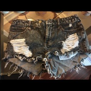 Denim black / grey distressed shorts